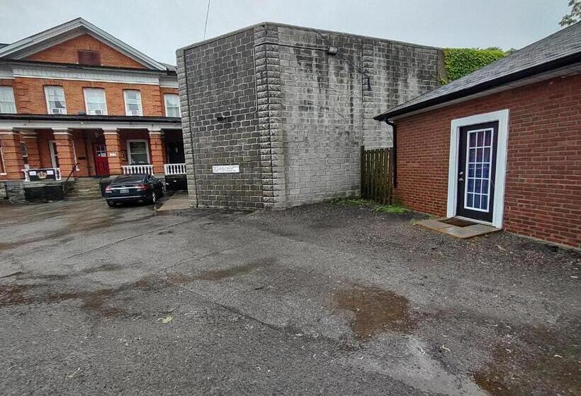 فندق صغير The King George Inn