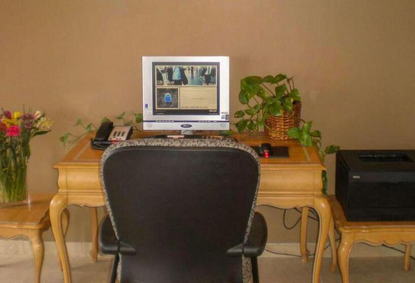 Общежитие The La Grande Inn