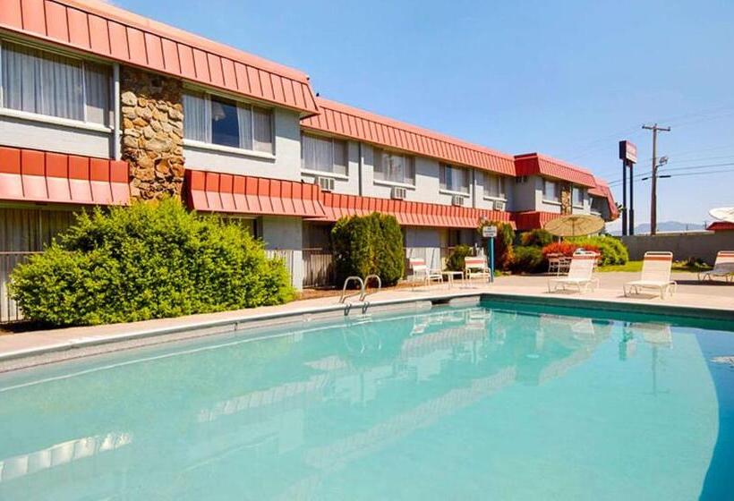 Общежитие The La Grande Inn