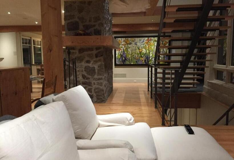 ベッドアンドブレックファースト Gîte Et Atelier De L Artiste Peintre Paysagiste Canadien Gordon Harrison