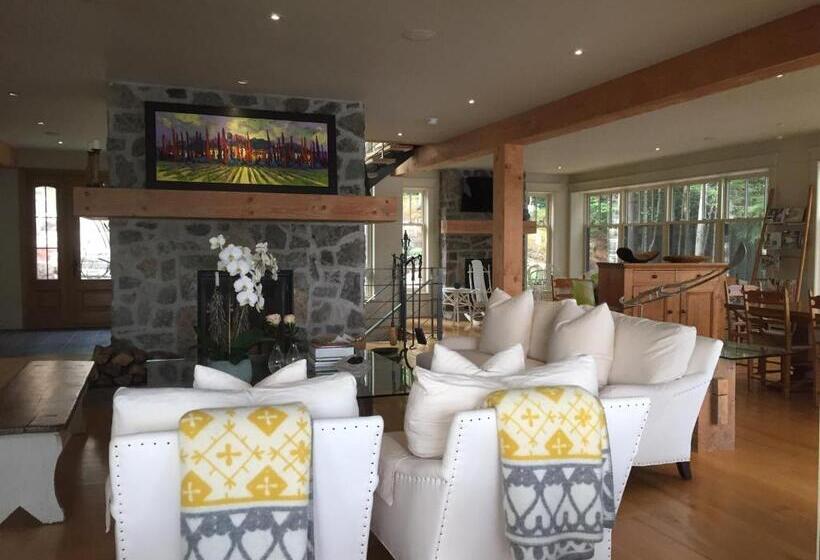 ベッドアンドブレックファースト Gîte Et Atelier De L Artiste Peintre Paysagiste Canadien Gordon Harrison