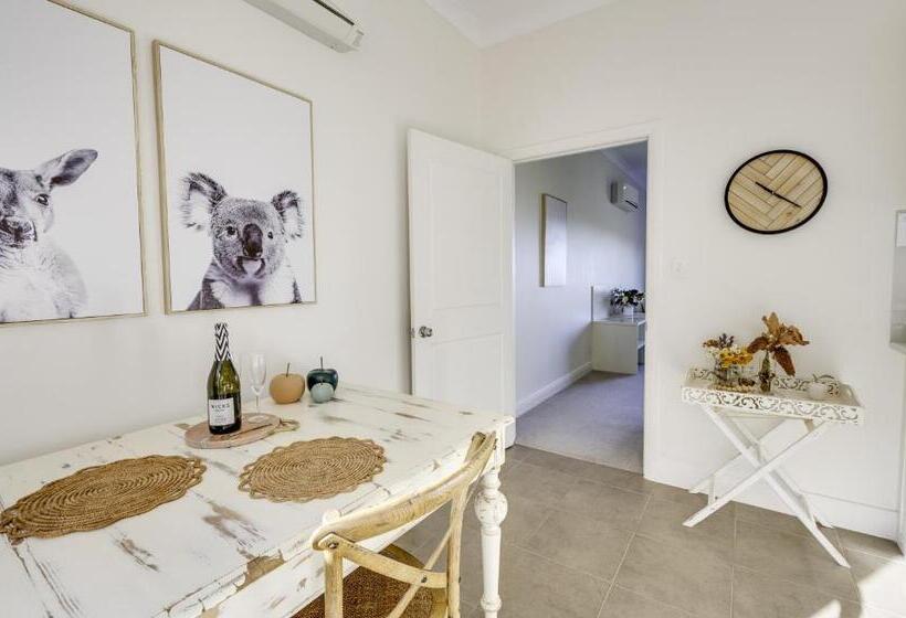 تختخواب و صبحانه Seascape Retreat