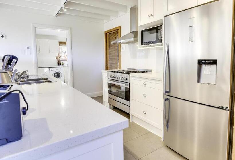 تختخواب و صبحانه Seascape Retreat