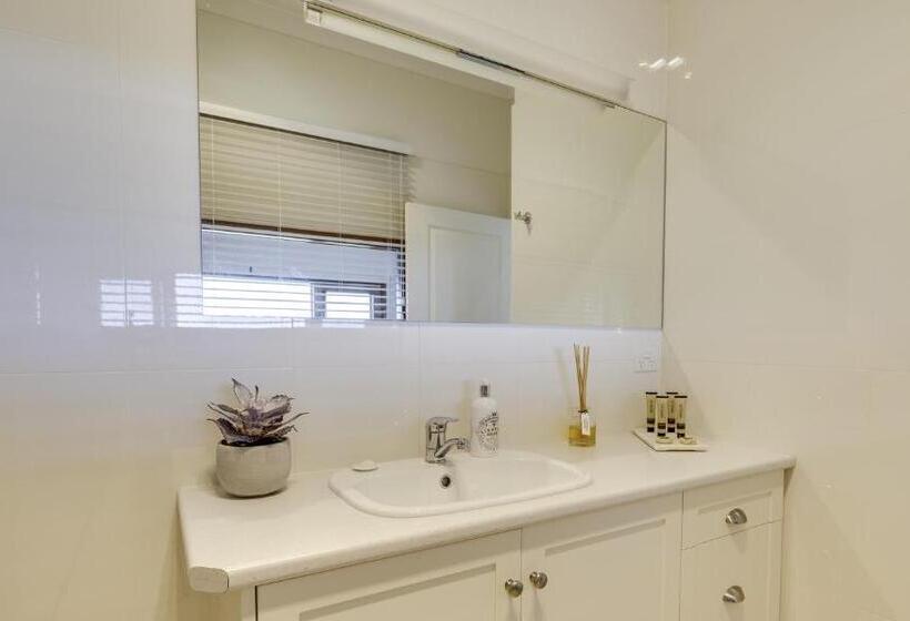 تختخواب و صبحانه Seascape Retreat