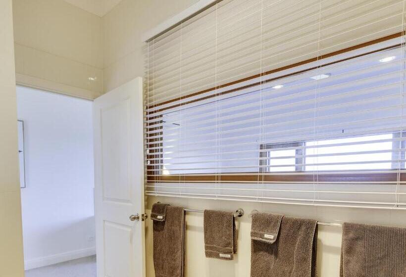 تختخواب و صبحانه Seascape Retreat