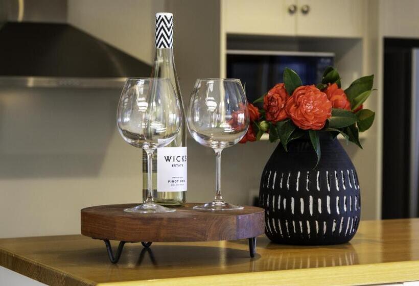 تختخواب و صبحانه Seascape Retreat