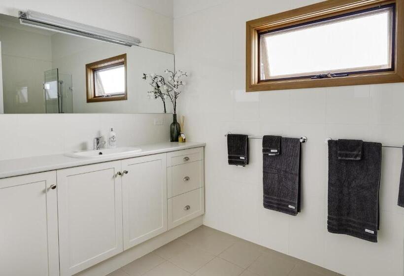 تختخواب و صبحانه Seascape Retreat