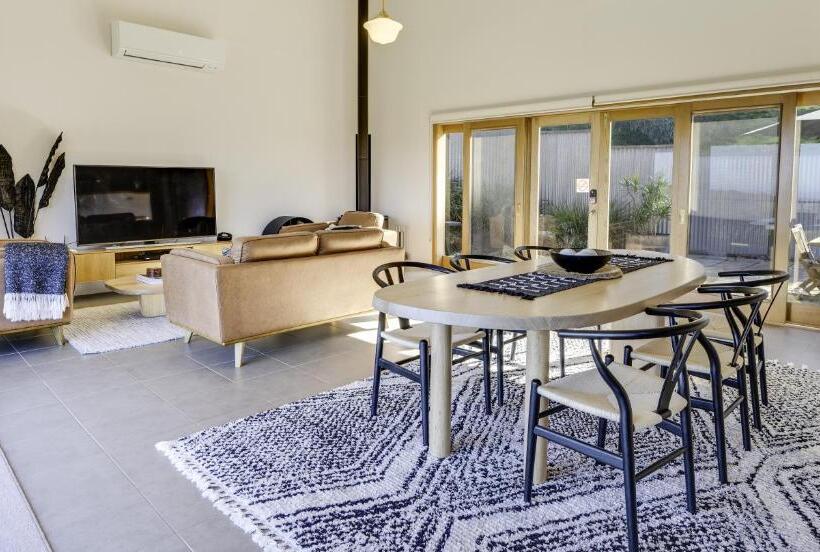 تختخواب و صبحانه Seascape Retreat