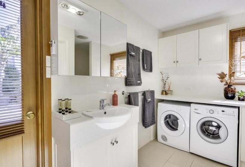 تختخواب و صبحانه Seascape Retreat