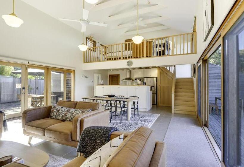 تختخواب و صبحانه Seascape Retreat