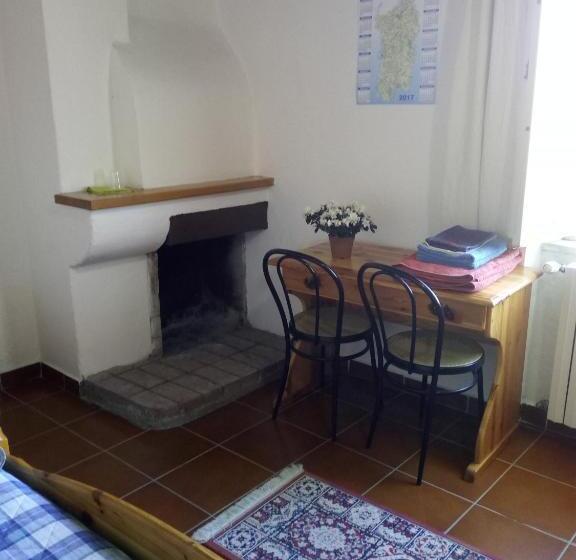 فندق Agriturismo Costiolu