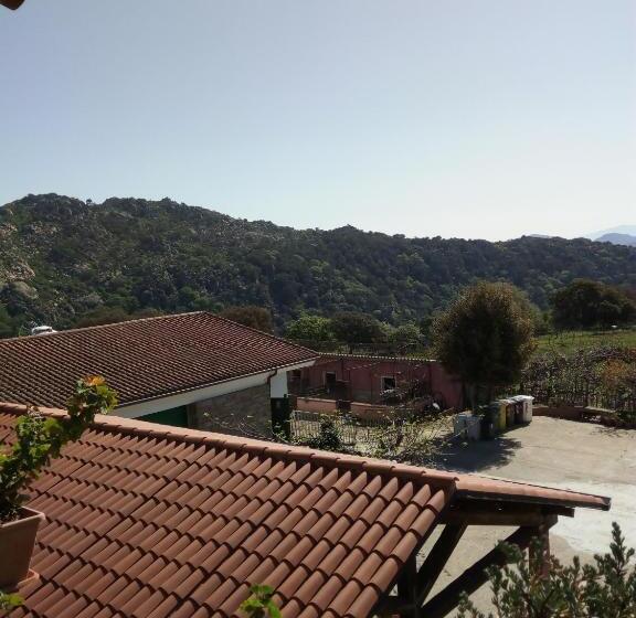 فندق Agriturismo Costiolu