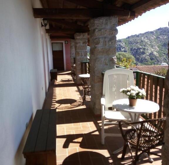 فندق Agriturismo Costiolu