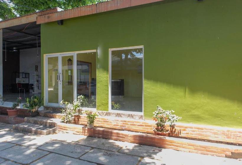 בית מלון כפרי Oyo 1359 Evergreen Residence