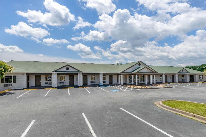 فندق Suburban Studios Spartanburg   I 26