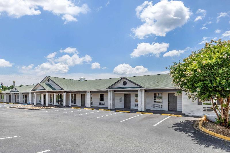 فندق Suburban Studios Spartanburg   I 26