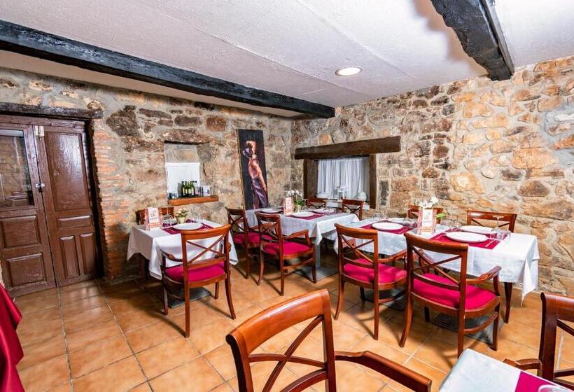 بنسيون Albergue Santa Marina