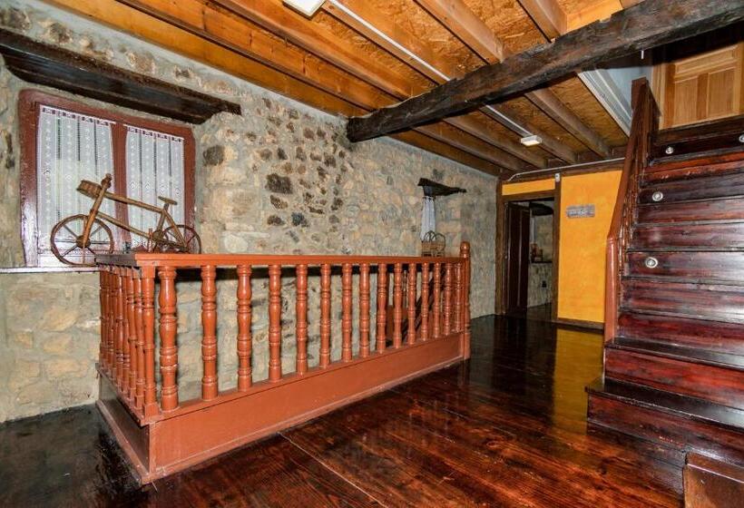 بنسيون Albergue Santa Marina