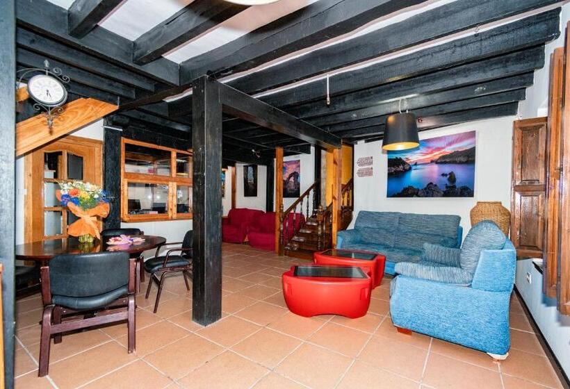 بنسيون Albergue Santa Marina