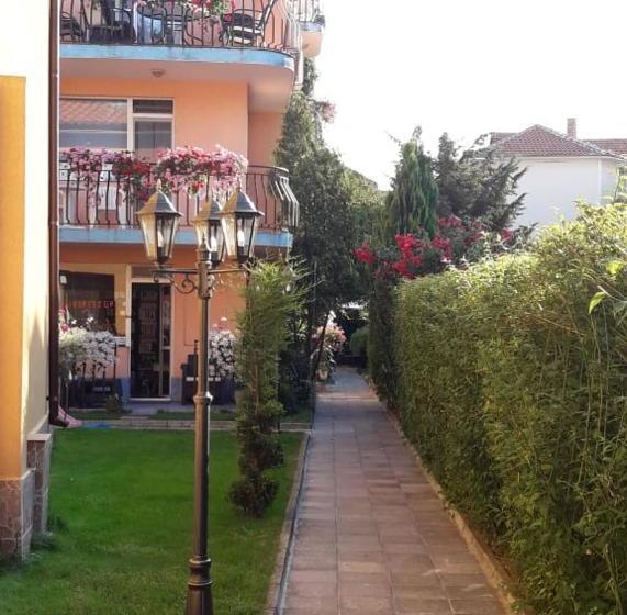 بنسيون Guest House Ivy