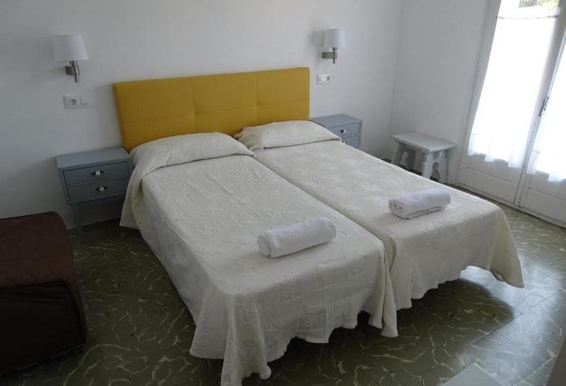 بنسيون Hostal Cruz