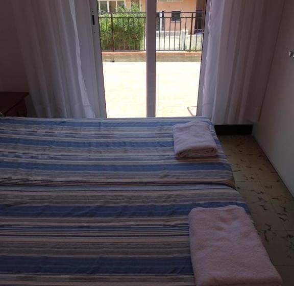 بنسيون Hostal Cruz