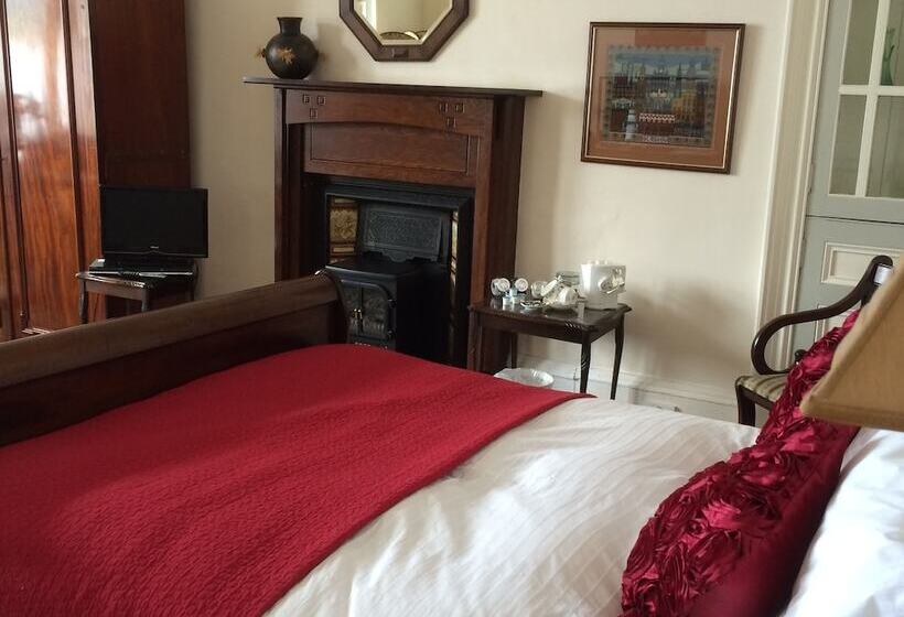 بنسيون Hunters Guest House