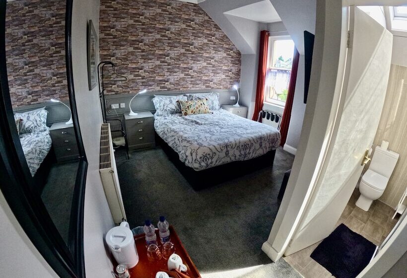 بنسيون Hunters Guest House