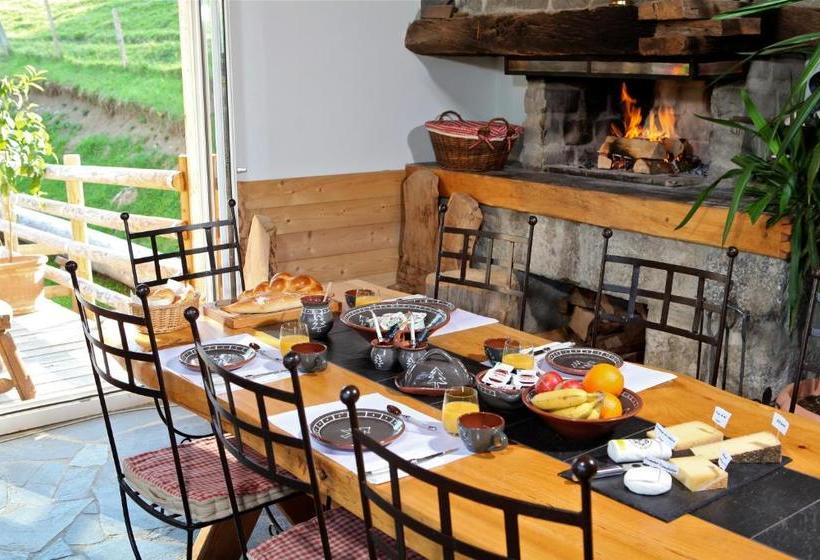 ペンション Les Chambres Et Roulottes Des Noisetiers