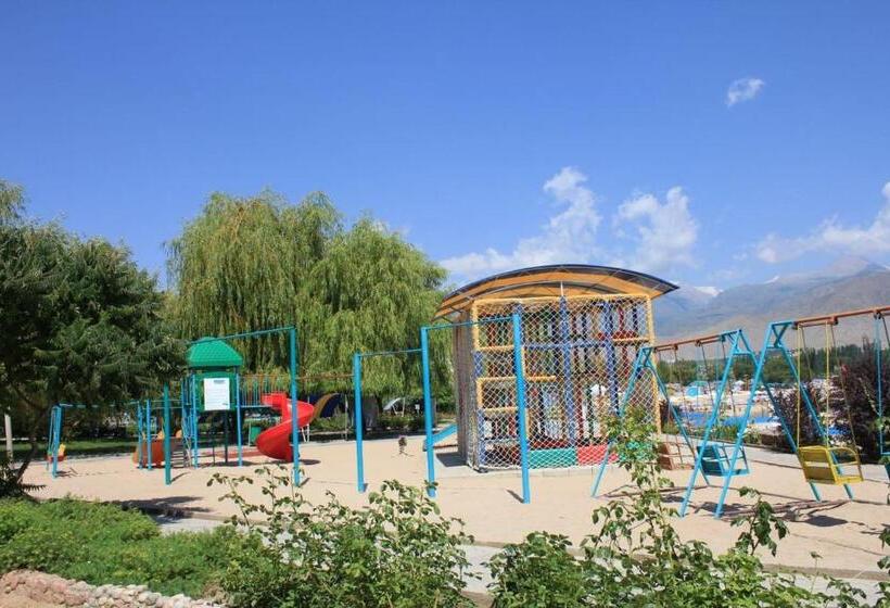 استراحتگاه Tri Korony