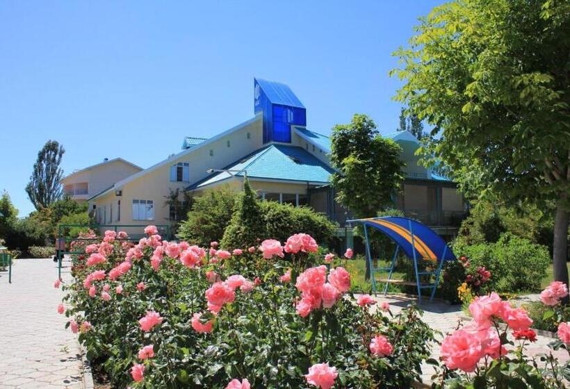 استراحتگاه Tri Korony