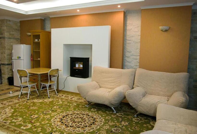 استراحتگاه Tri Korony