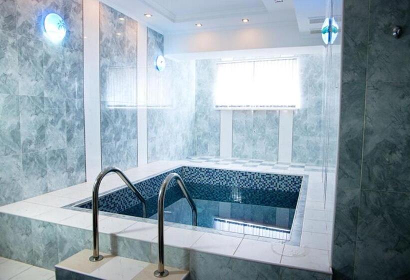 استراحتگاه Tri Korony