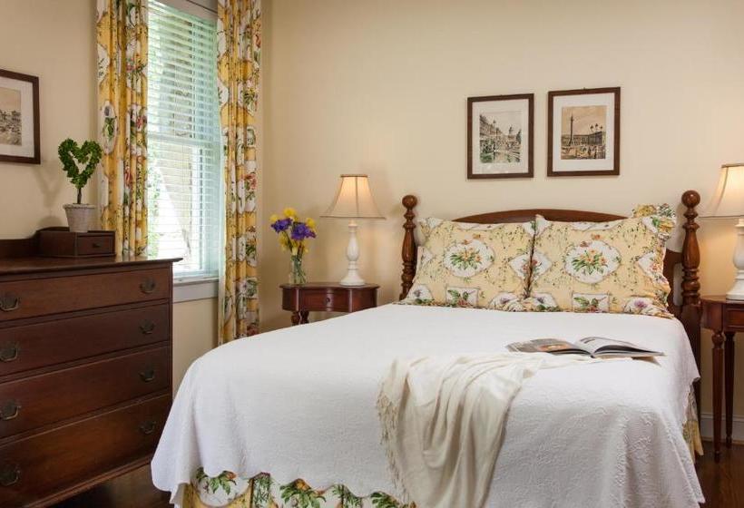 Chanticleer Inn Bed & Breakfast