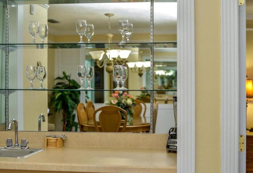 Charter Club Resort Of Naples Bay