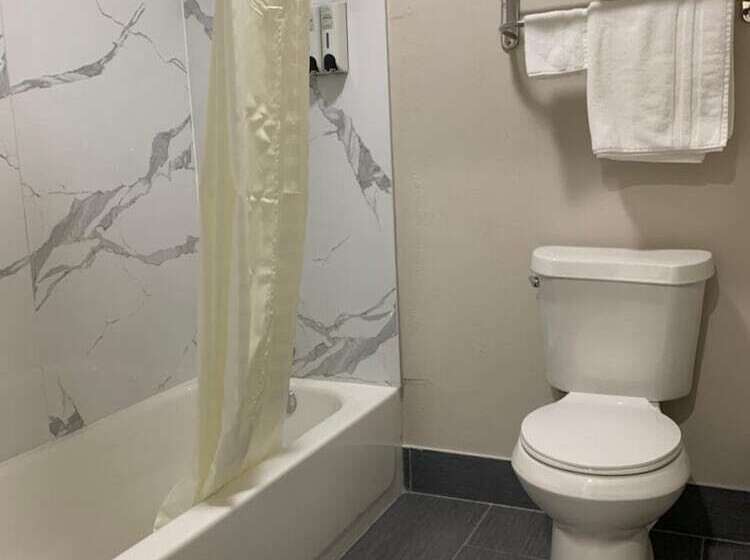 Crescent Park Motel & Suites