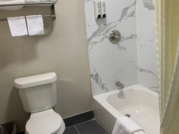 Crescent Park Motel & Suites