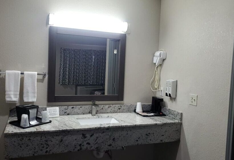 Crescent Park Motel & Suites