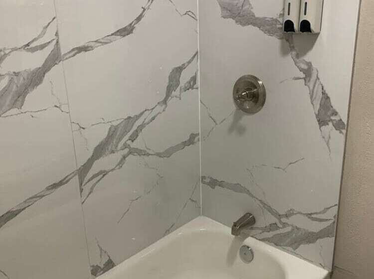 Crescent Park Motel & Suites