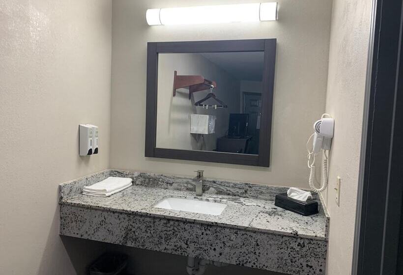 Crescent Park Motel & Suites