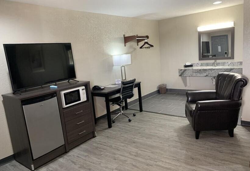 Crescent Park Motel & Suites