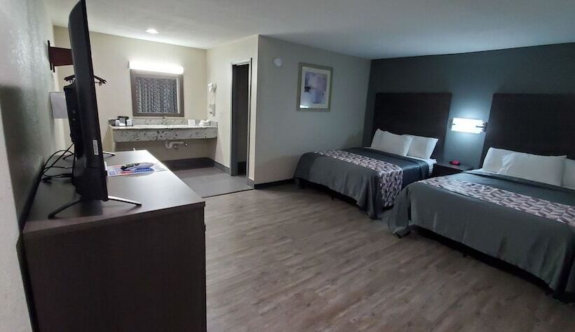 Crescent Park Motel & Suites