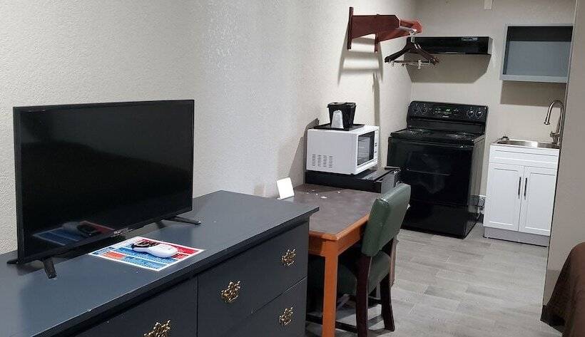 Crescent Park Motel & Suites