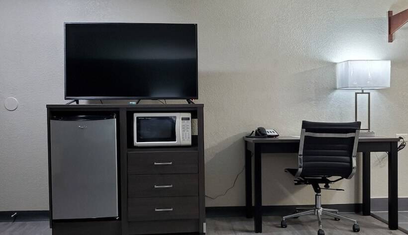 Crescent Park Motel & Suites