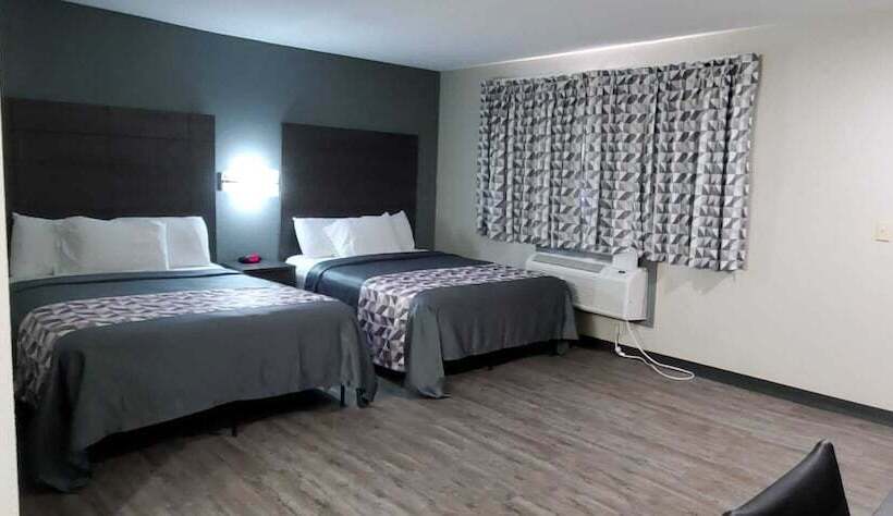 Crescent Park Motel & Suites