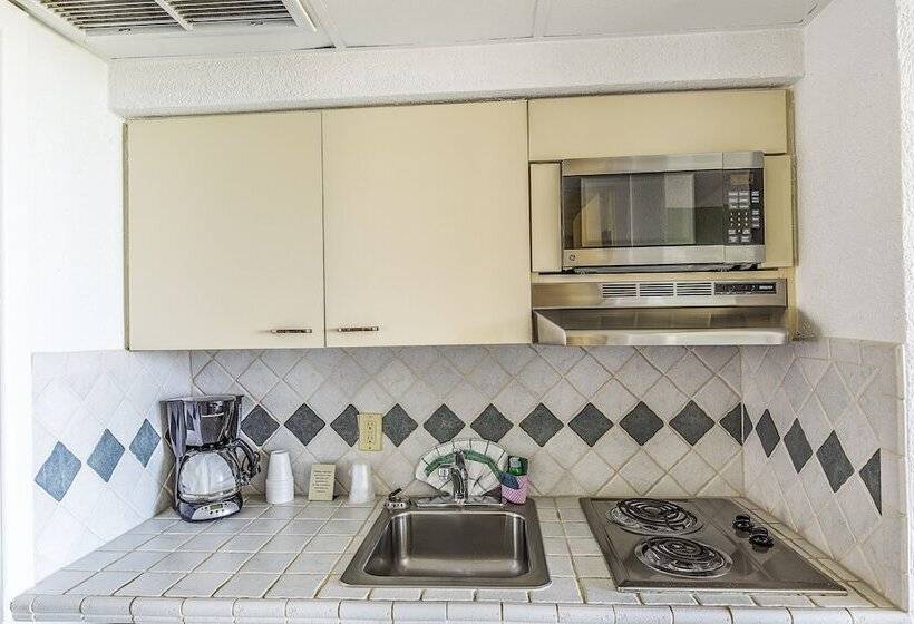 The Crusader Oceanfront Family Resort