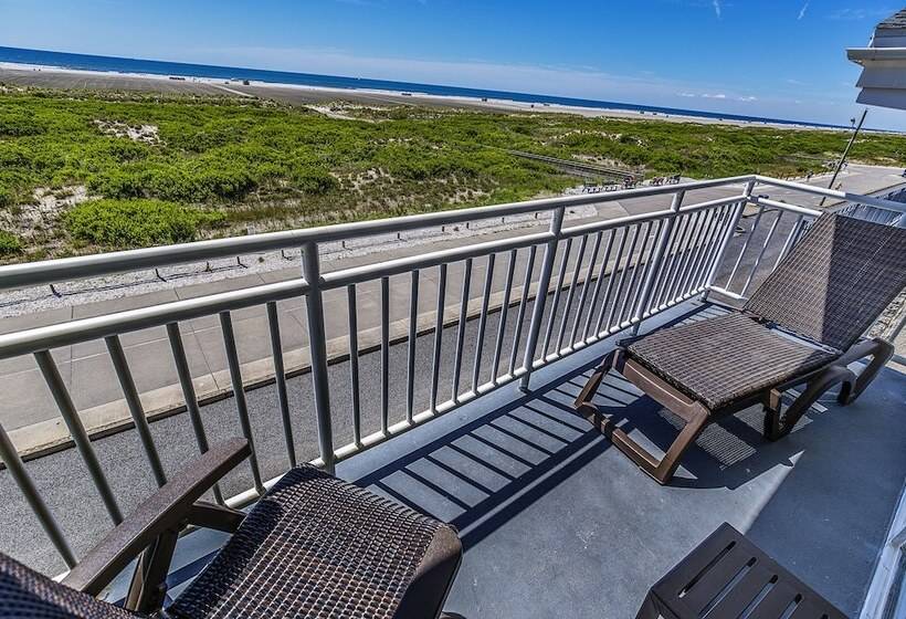 The Crusader Oceanfront Family Resort