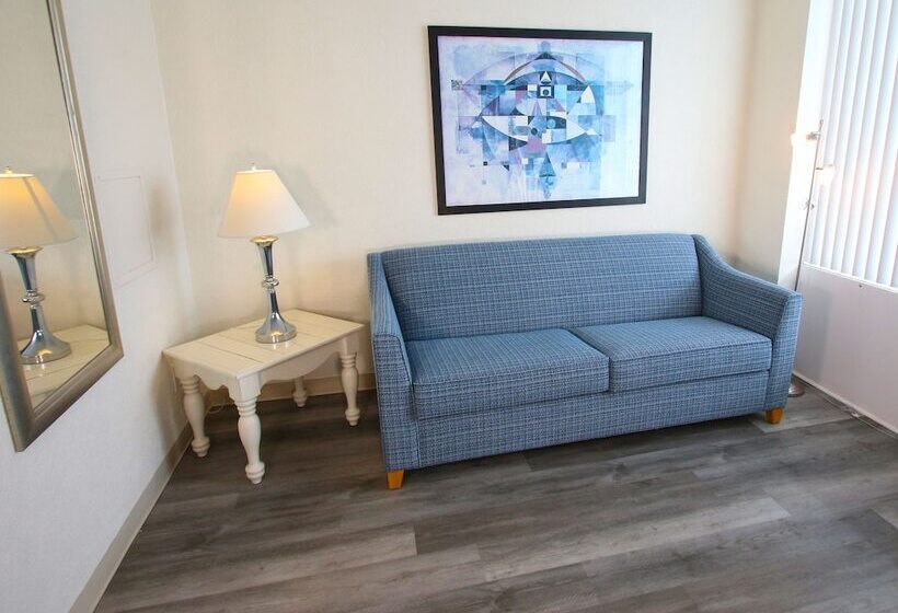 The Crusader Oceanfront Family Resort