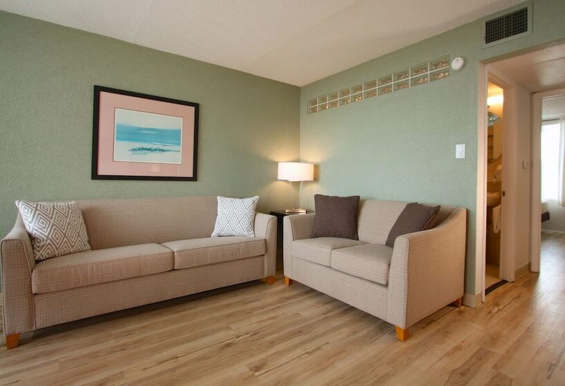 The Crusader Oceanfront Family Resort