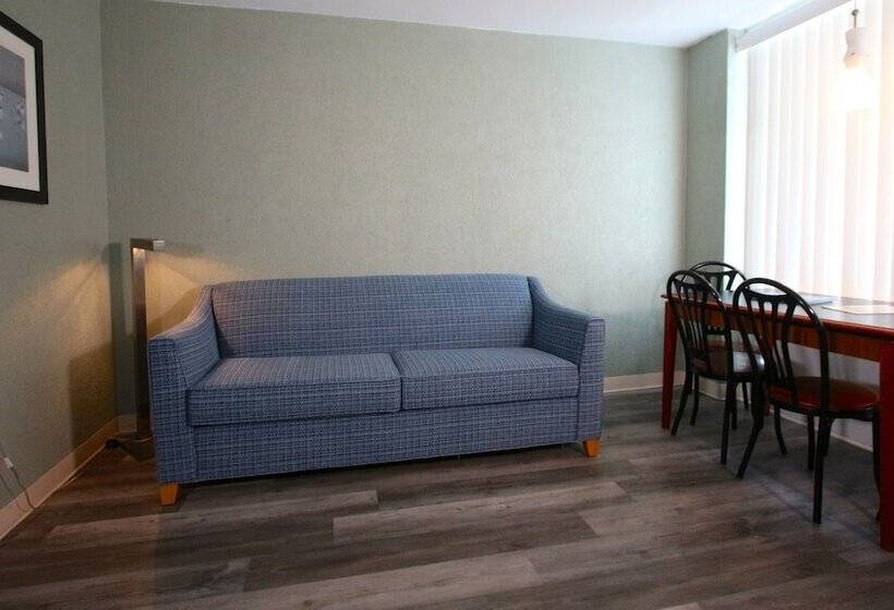 The Crusader Oceanfront Family Resort